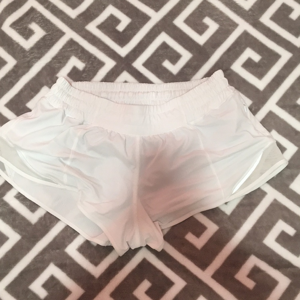 lululemon Hotty Hot LR Short 2.5’’ Lined
